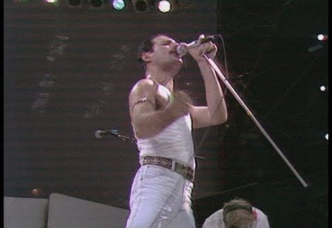 Koncertu Live Aid v roce 1985 se zúčastnila i skupina Queen